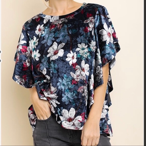 ‼️Beautiful velvet top  ruffles sleeves - Picture 4 of 8